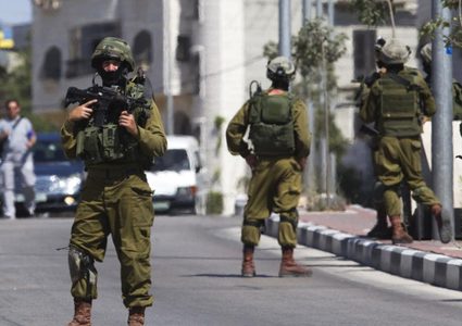 لليوم الثاني الاحتلال يواصل إغلاق المدخل الرئيس لقرية برقة شرق رام الله