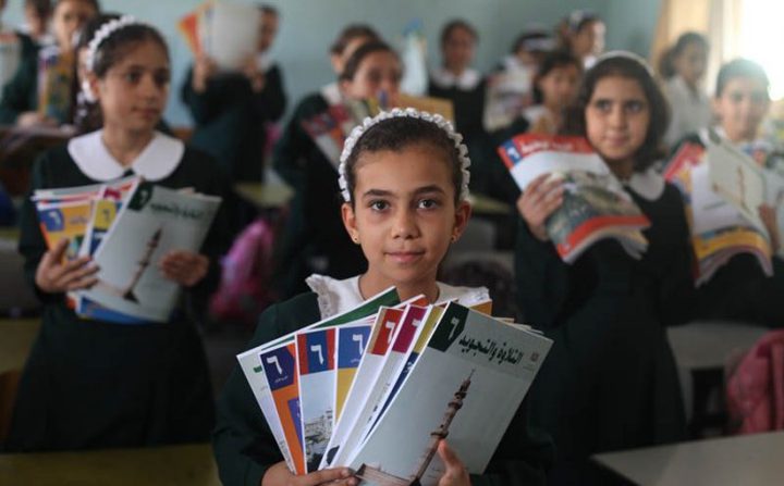 التربية : انتهاء أزمة الكتب الدراسية وتوزيعها غدًا