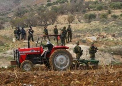 الاحتلال يستولي على جرافة في بديا غرب سلفيت