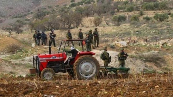 الاحتلال يستولي على جرافة في بديا غرب سلفيت