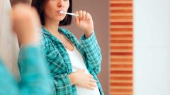 طبيب يوضح سبب تلف أسنان الحوامل