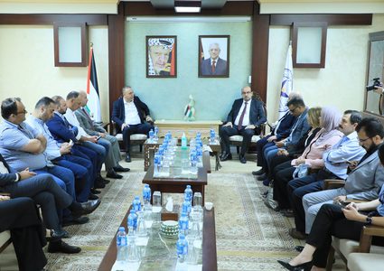 بالصور .. السفير حسام زملط يزور جامعة النجاح الوطنية ومشفاها التعليمي