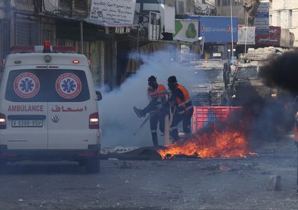 إصابتان بالرصاص والعشرات بالاختناق في مواجهات شمال الخليل