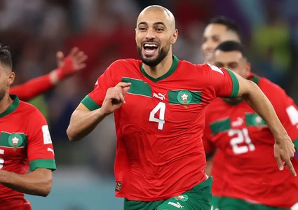 الكشف عن رقم قميص أمرابط مع مانشستر يونايتد