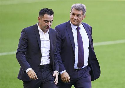 نتيجة مفاجئة تفجر الخلاف بين تشافي ولابورتا