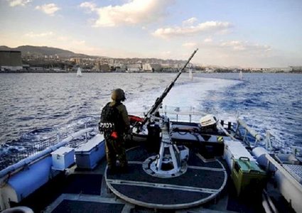 بحرية الاحتلال تهاجم مراكب الصيادين شمال قطاع غزة