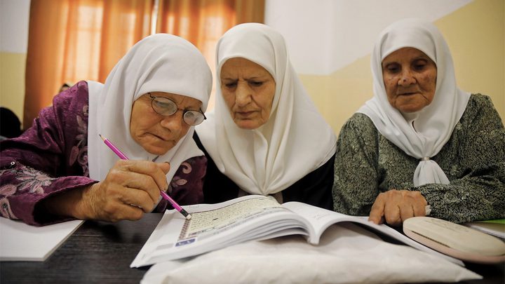 الإحصاء: معدلات الأمية في فلسطين من الأقل في العالم