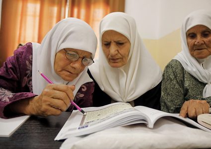 الإحصاء: معدلات الأمية في فلسطين من الأقل في العالم
