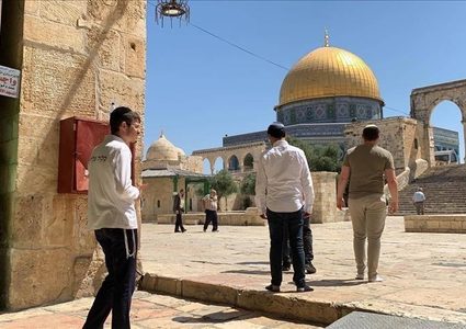 عشرات المستوطنين يقتحمون المسجد الاقصى