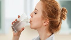 مخاطر عدم شرب كمية كافية من الماء يومياً