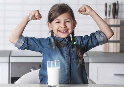 فوائد تناول الطفل للحليب قبل النوم