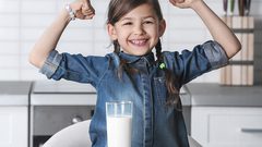 فوائد تناول الطفل للحليب قبل النوم