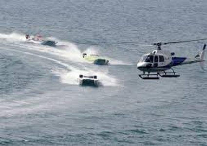 الإمارات: سقوط طائرة عمودية بالبحر والبحث جارٍ عن طاقمها