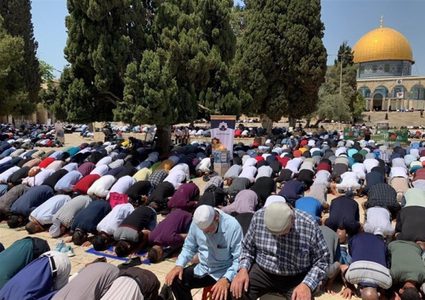 40 ألفا يؤدون صلاة الجمعة في المسجد الأقصى المبارك