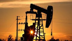 أسعار النفط تتراجع وسط استمرار مخاوف الطلب