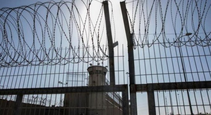 الأسرى يخوضون اضرابا في ال ١٤ من الشهر الجاري