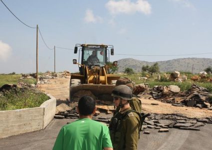الاحتلال يستولي على جرافتين في بلدة حوارة