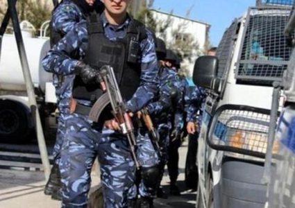 المؤسسة الأمنية تبدأ التحقيق بقيام عدد من عناصرها بتصوير مواطن بعد القبض عليه