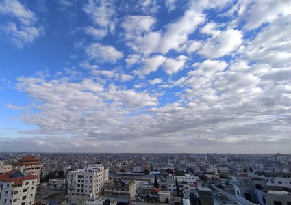 الطقس: أجواء صيفية ويطرأ انخفاض ملموس على درجات الحرارة لتصبح حول معدلها العام