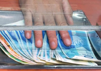 الاحتلال يقرر خصم 30 مليون شيكل شهريا من أموال السلطة بدل ديون كهرباء