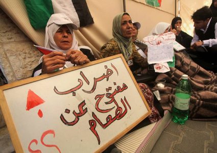 ثلاثة معتقلين يواصلون إضرابهم المفتوح عن الطعام وتخوفات كبيرة على مصيرهم