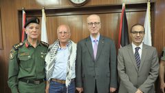 النجاح تكرم الأسير المحرر كريم يونس و تمنحه منحة دراسة الدكتوراه في التاريخ