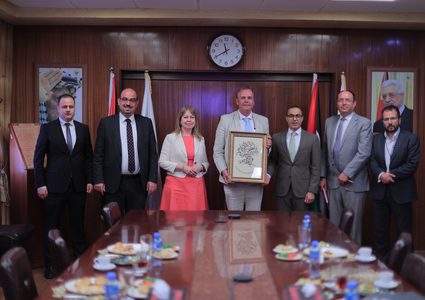 السفير الهولندي في فلسطين يشيد بالمستوى المرموق الذي وصلت إليه جامعة النجاح