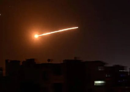 شهيدين و6 إصابات في قصف إسرائيلي لمواقع سورية