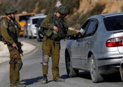 الاحتلال يعيق تنقل المواطنين على الطريق الواصل بين جنين ونابلس