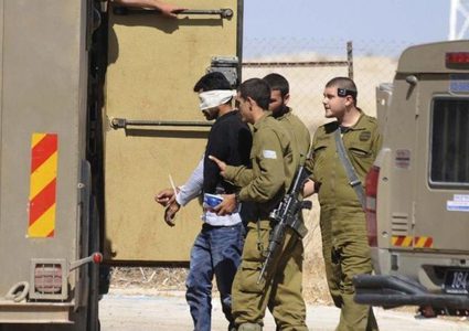 الاحتلال يعتقل 8 مواطنين من مخيمي عايدة والعزة في بيت لحم
