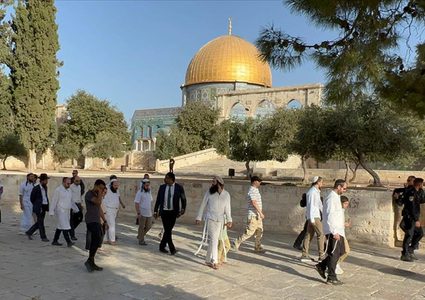 عشرات المستوطنين يقتحمون المسجد الاقصى