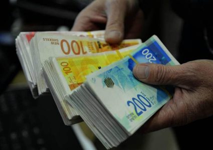 واشنطن تطالب إسرائيل بتحويل أموال الفلسطينيين