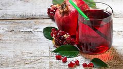 فوائد عصير الرمان الصحية وتأثيرها على الصحة والبشرة