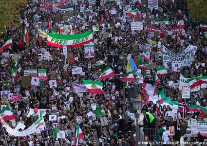 الآلاف يتظاهرون في بروكسل في ذكرى وفاة مهسا أميني