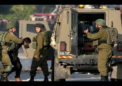 الاحتلال يعتقل طالبا جامعيا على حاجز الجيب العسكري شمال القدس