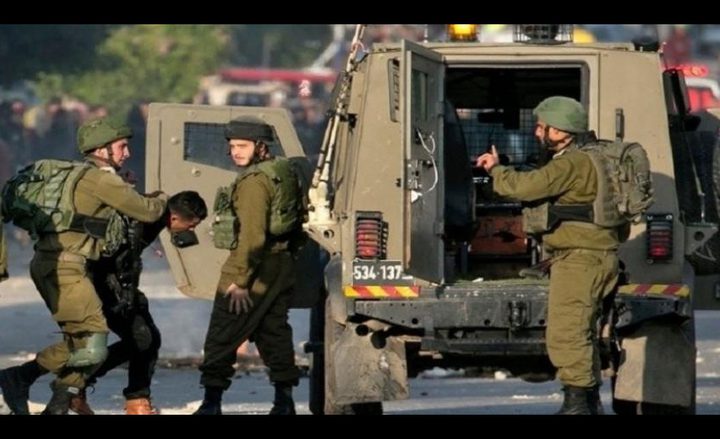 الاحتلال يعتقل طالبا جامعيا على حاجز الجيب العسكري شمال القدس