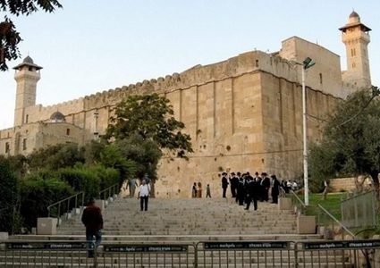 قوات الاحتلال تغلق الحرم الإبراهيمي