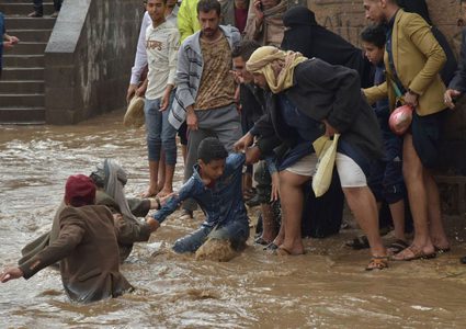 مصرع سبع نساء ورجل بصواعق رعدية وسيول في اليمن