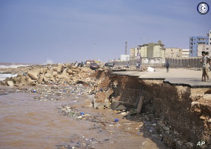 تضاؤل الأمل بالعثور على أحياء بعد فيضانات ليبيا