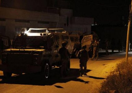 قوات الاحتلال تنصب حواجز عسكرية في محيط رام الله