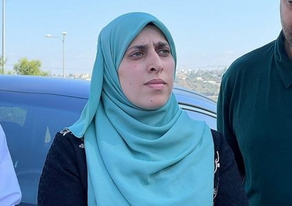 الناشطة آية خطيب تسلم نفسها للاحتلال لقضاء محكوميتها