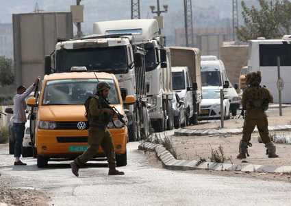 الاحتلال يغلق الحواجز العسكرية في محيط نابلس ويشدد إجراءاته