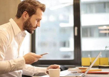 خطر مميت يداهم صحة من يجلسون لفترات طويلة