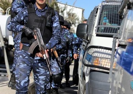 الشرطة والأجهزة الأمنية تقبضان على 3 مطلوبين بتهمة القتل في الخليل