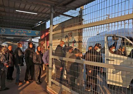 الاحتلال يزعم  اعتقال عامل من غزة للاشتباه بمحاولة تنفيذه عملية