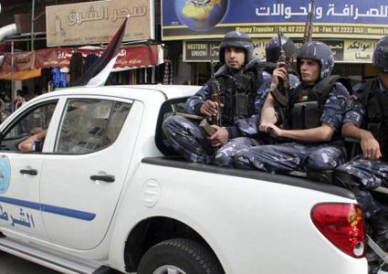 الشرطة تقبض على متهمين بارتكاب جريمة قتل في نابلس
