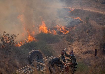 احتراق أراضي زراعية بغلاف غزة بفعل بالونات حارقة أطلقت من القطاع