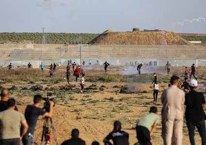 إصابتان بالرصاص الحي وآخرون الاختناق إثر استهداف الاحتلال لمسيرات سلمية شرق غزة