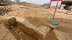 العثور على 4 قبور تعود لأول مقبرة رومانية كاملة بغزة