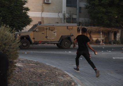 الاحتلال يفتش منزلا في بيتونيا غرب رام الله